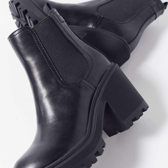 UO CHLOE CHELSEA BOOT - Picture 2 of 7